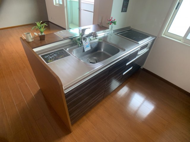 キッチン　人気の対面式システムキッチン♪