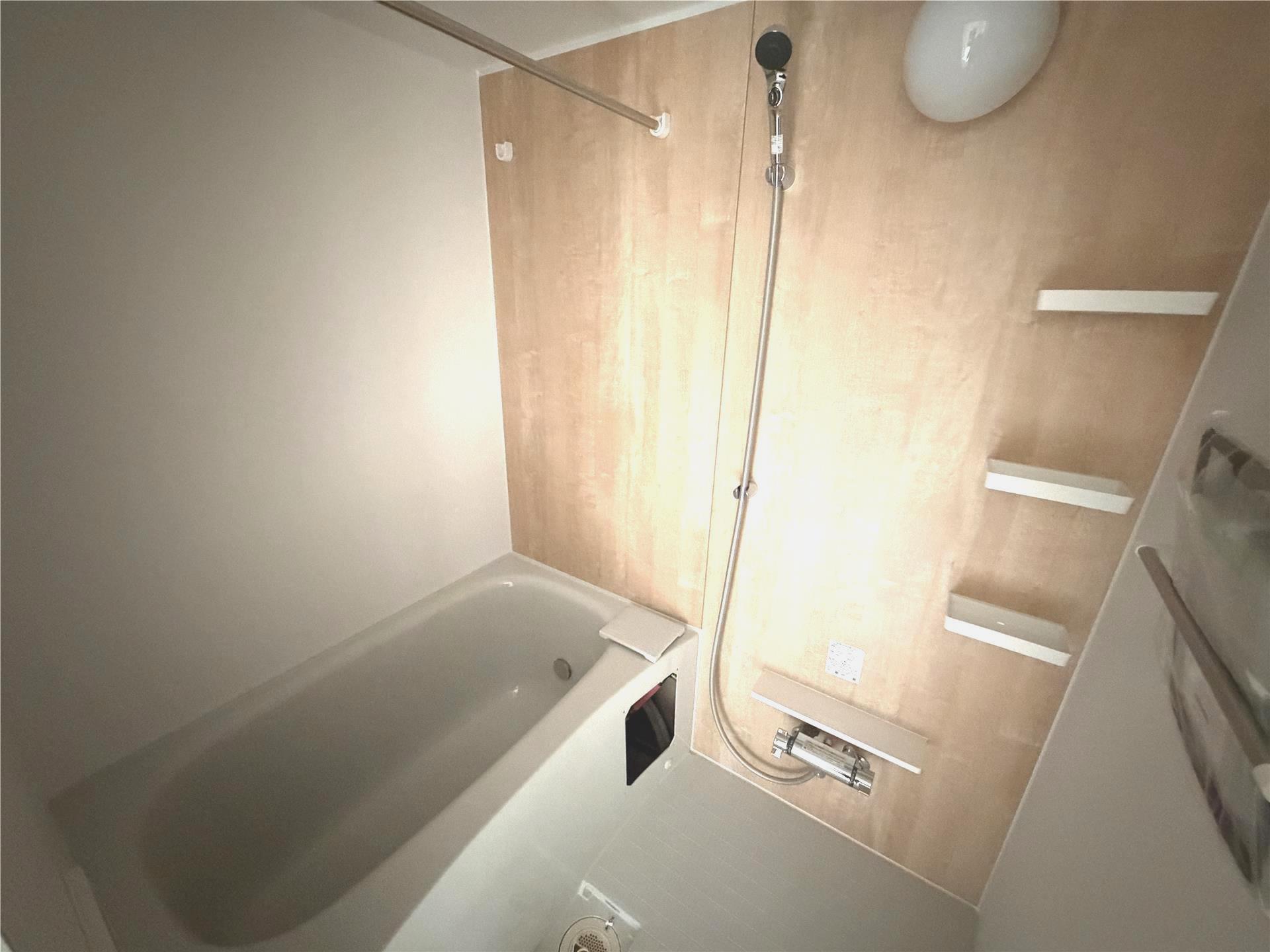 バス・シャワールーム　※写真は反転タイプです。