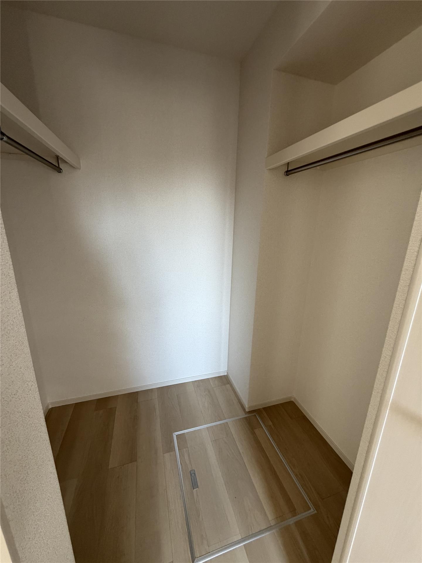 収納　※写真は反転タイプです。