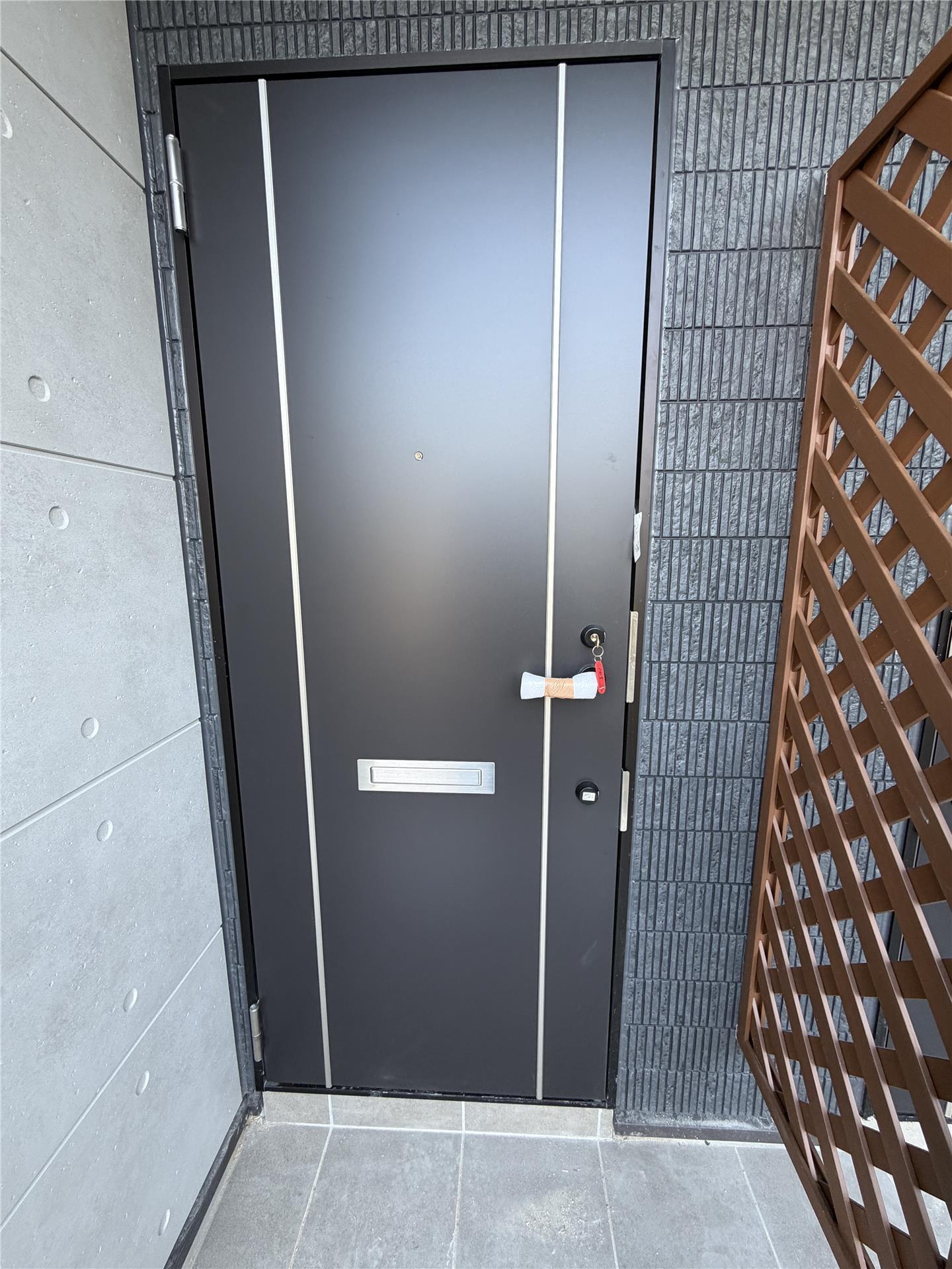 玄関　※写真は反転タイプです。