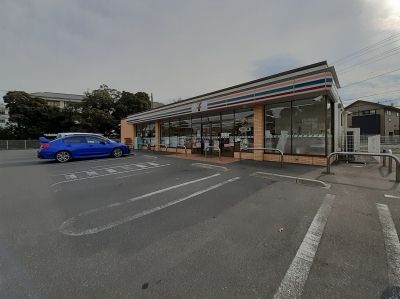 コンビニ　セブンイレブン太田市八幡町店（コンビニ）まで700m