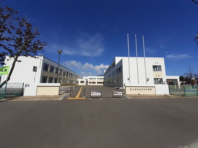 小学校　北光小学校（小学校）まで400m