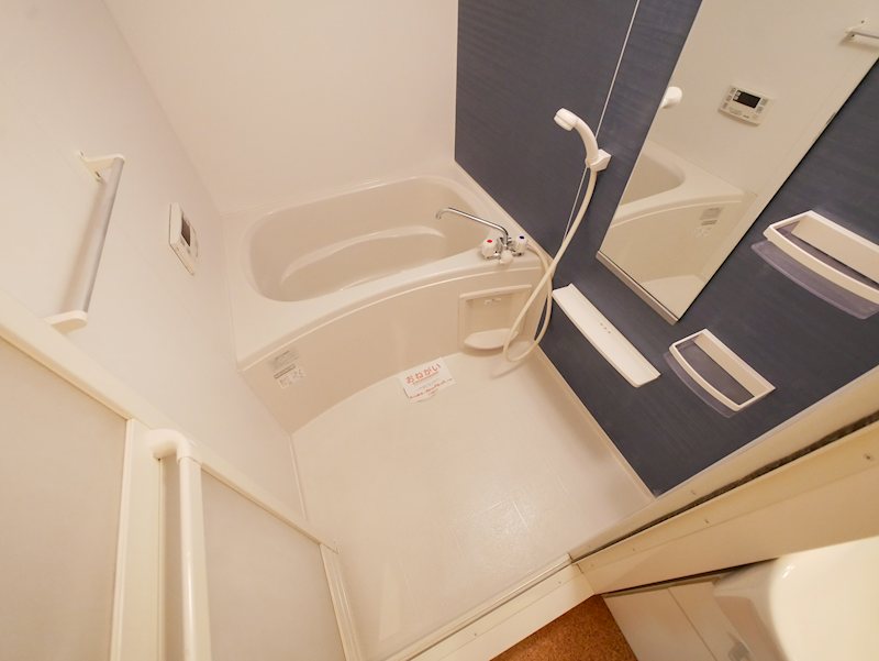 バス・シャワールーム　シャワー・追い焚き給湯