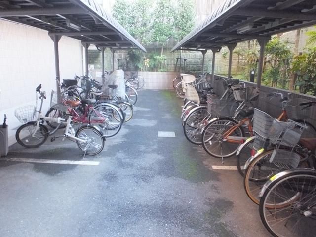 その他共有部分　屋根付き駐輪場
