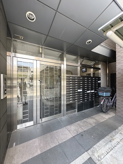 エントランス　明るいエントランスであなたのお帰りをお待ちします＾＾