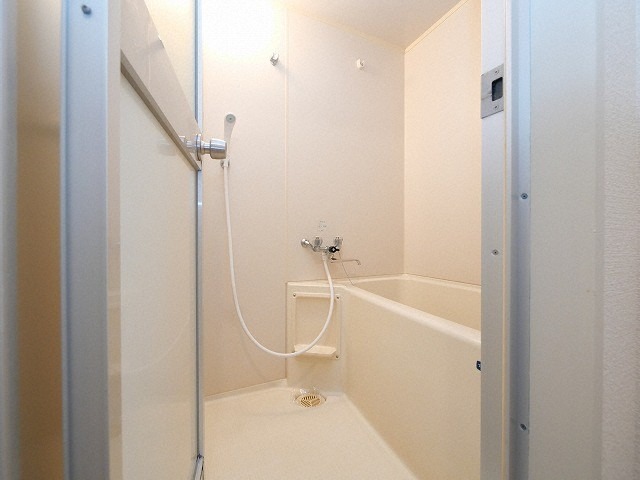 バス・シャワールーム　同物件、別室のお写真です。