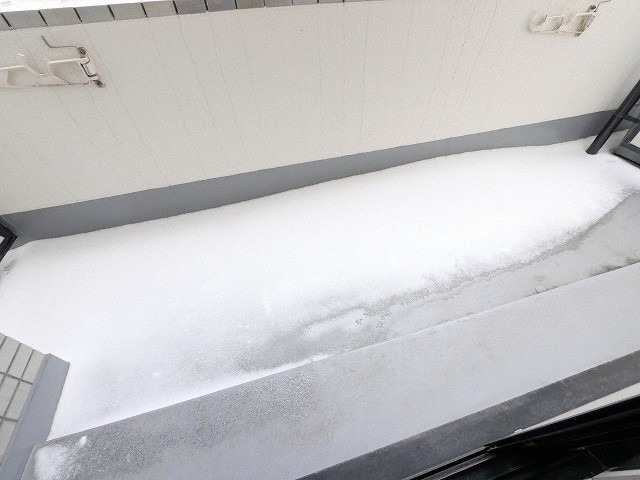 バルコニー　同物件、別室のお写真です。