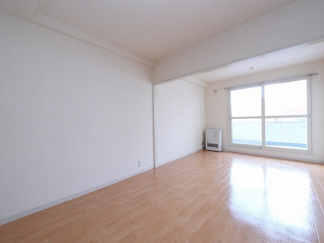 居室・リビング　同物件、別室のお写真です。