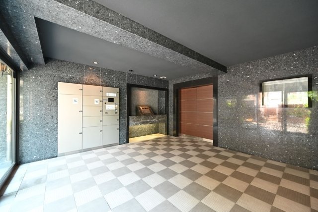 エントランス　ゆとりのあるエントランスです