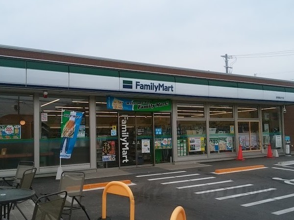 コンビニ　ファミリーマート彦根開出今店（コンビニ）まで580m