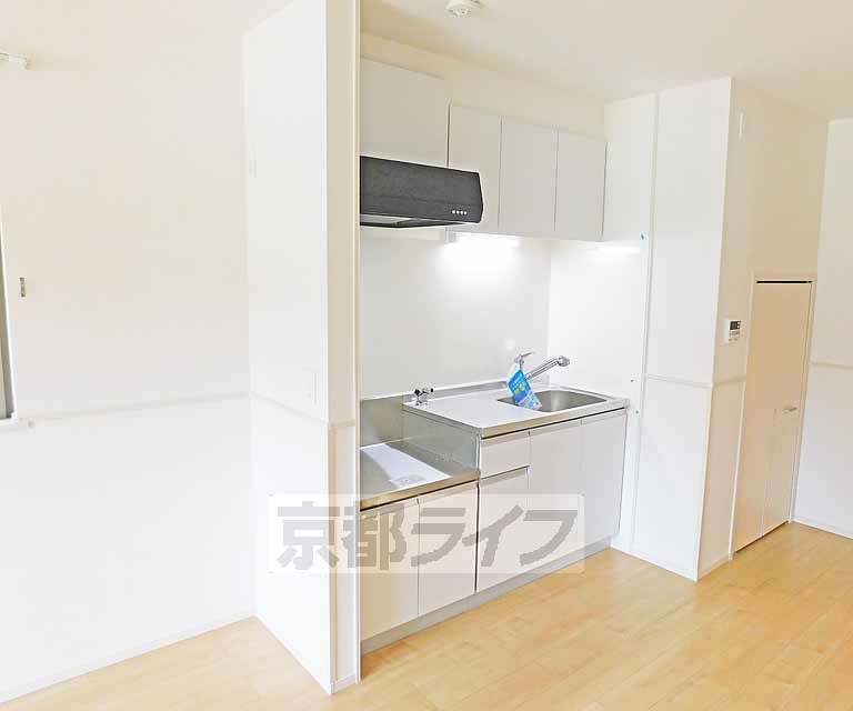 キッチン　冷蔵庫は左手に～！