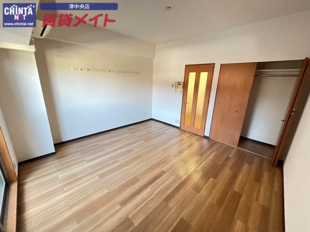 居室・リビング　同じ物件、別部屋の写真です