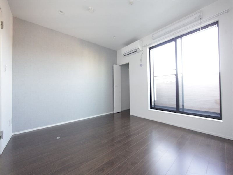 バルコニー　洋室7.2帖　クローゼット付　バルコニー　同仕様写真