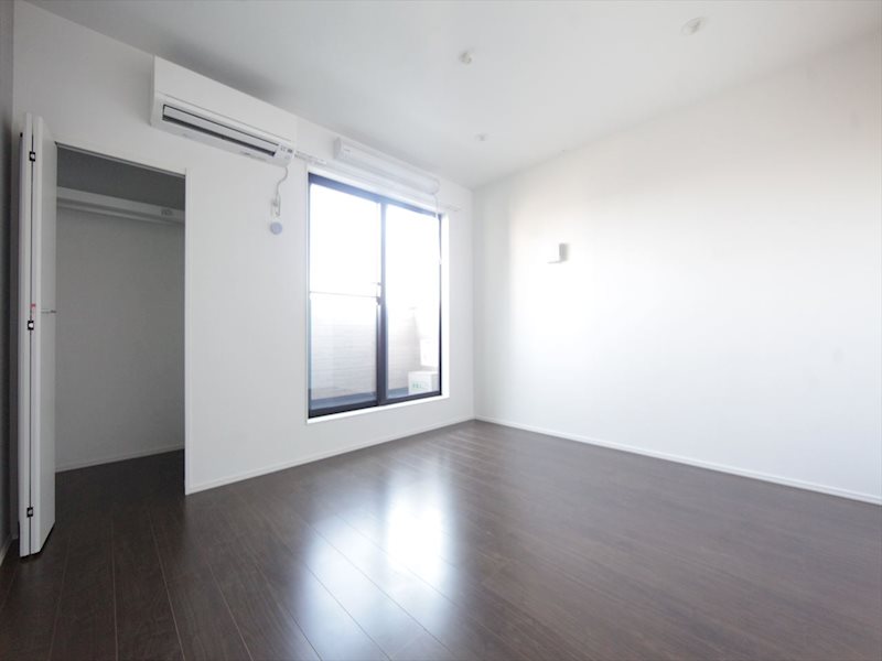 居室・リビング　洋室7.2帖　クローゼット付　バルコニー　同仕様写真