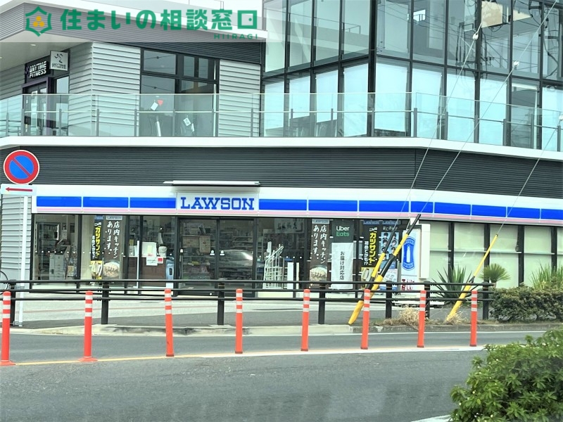 コンビニ　ローソン東岡崎駅前店（コンビニ）まで559m