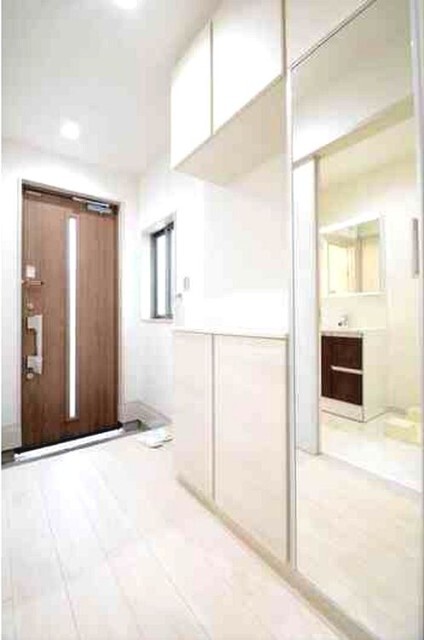 玄関　広い玄関スペース