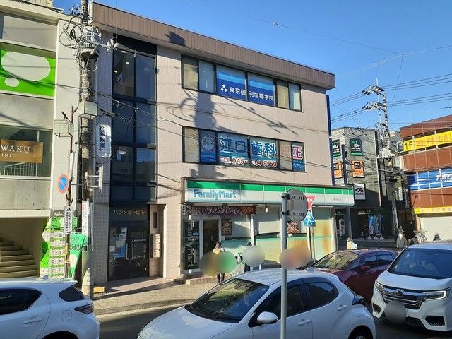 コンビニ　FamilyMart（コンビニ）まで1395m
