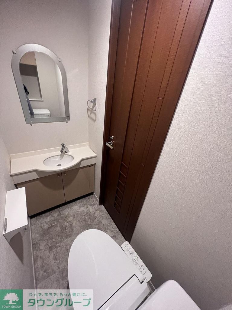 トイレ　トイレ内に手洗いカウンターがあります