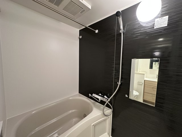 バス・シャワールーム　コンパクトで使いやすいお風呂です