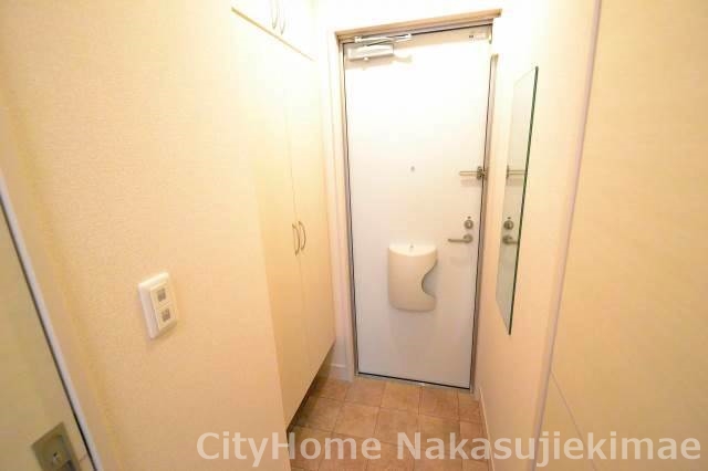 玄関　広々下駄箱