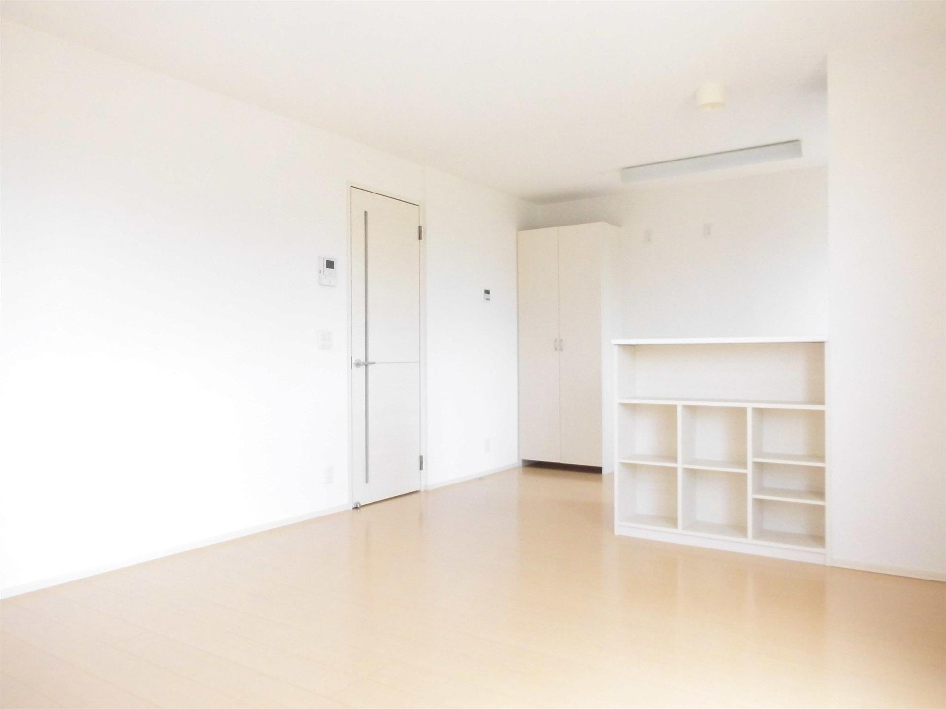 居室・リビング　広々LDK☆食器棚もついていて助かりますね※同タイプ