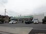 コンビニ　ファミリーマート六木四丁目店（コンビニ）まで190m