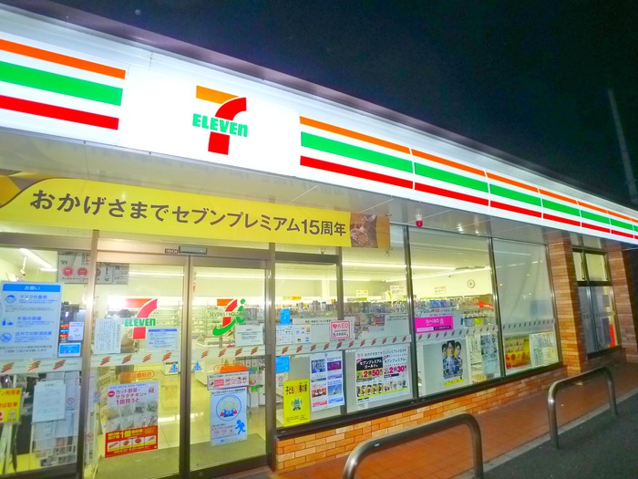 コンビニ　セブンイレブン（コンビニ）まで680m