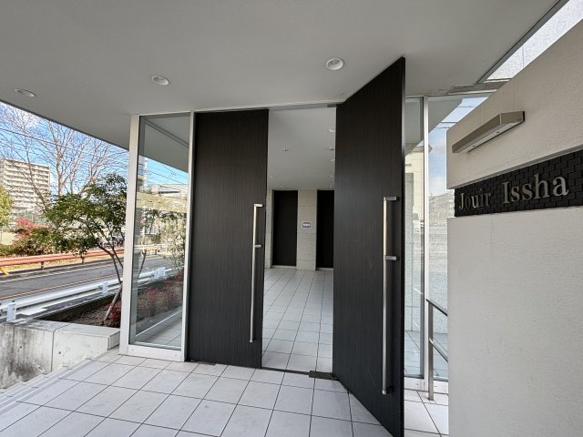 エントランス　【保育園】亀の井保育園まで422m