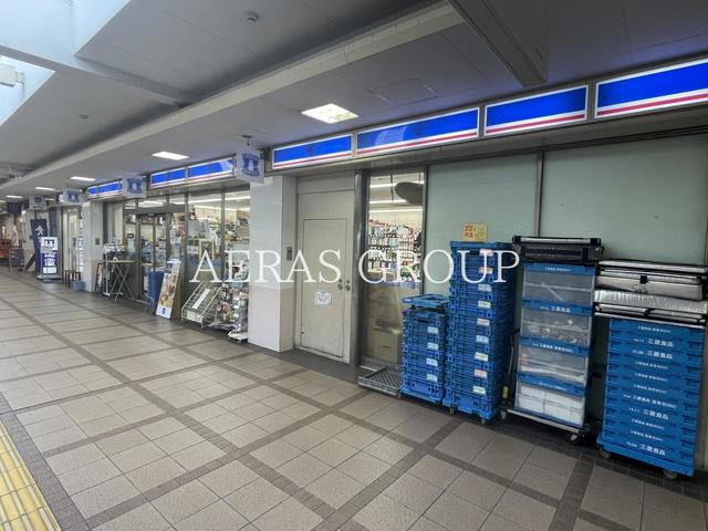 コンビニ　ローソン 下高井戸駅前店（コンビニ）まで161m