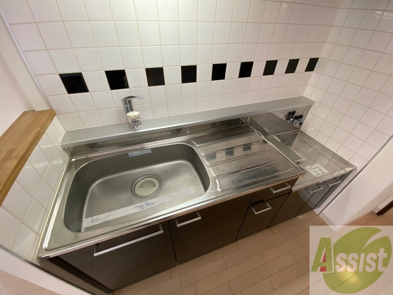 キッチン　洗い場が大きくて洗い物もしやすそうです。