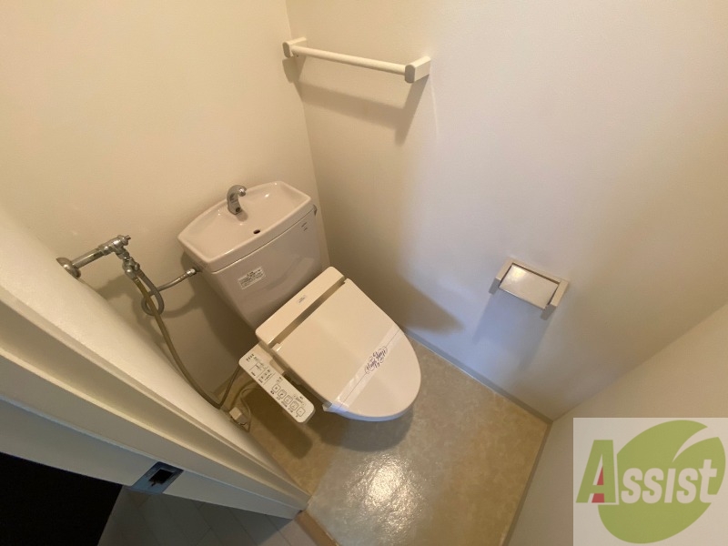 トイレ　ウォシュレット機能がついたトイレ。安心して使用できますね。