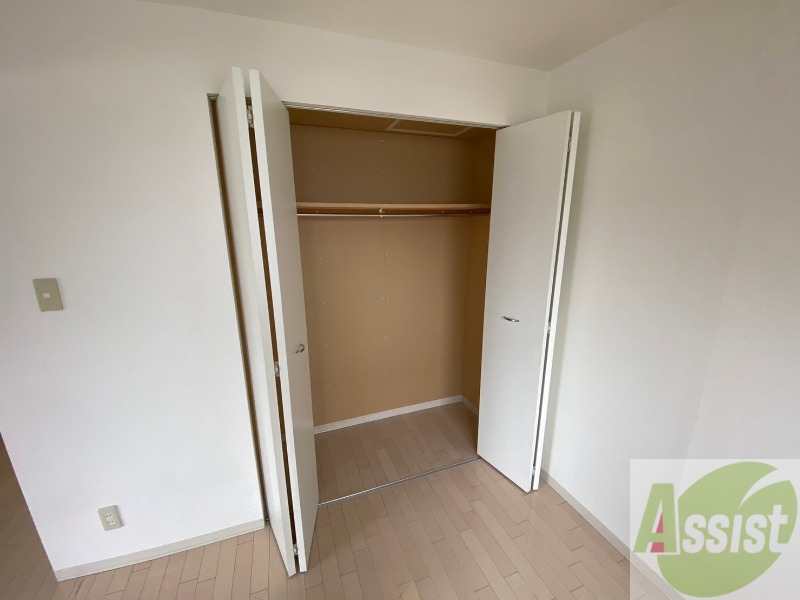 収納　寝室の収納です。部屋がすっきり片付きます。