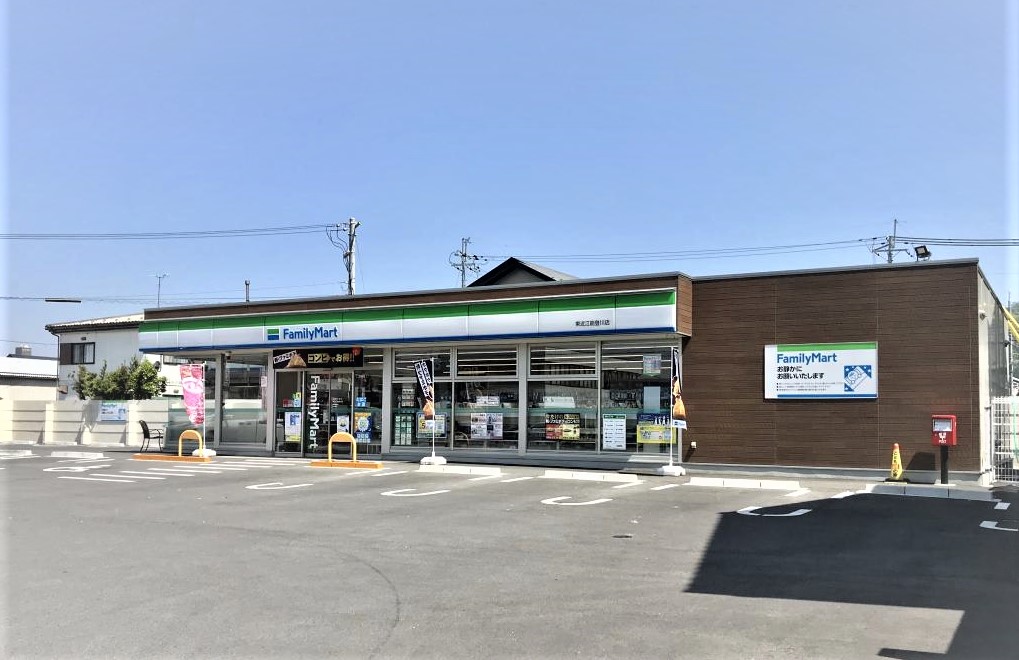 コンビニ　ファミリーマート 東近江能登川店（コンビニ）まで381m