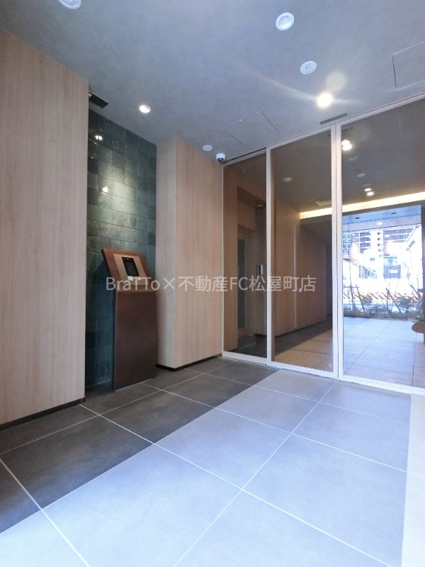 エントランス　マンション共用部分（オートロック付き）