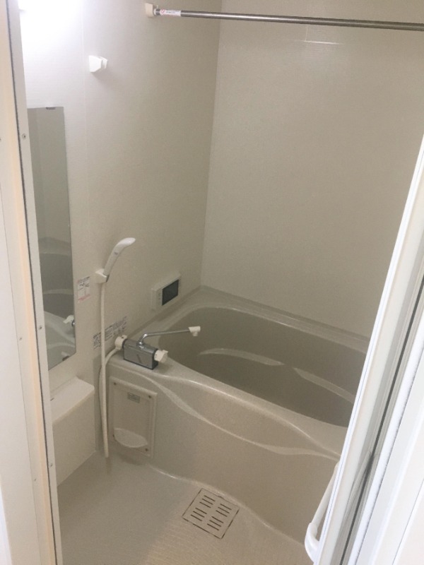 バス・シャワールーム　一日の汗や疲れはこちらで洗い流してください