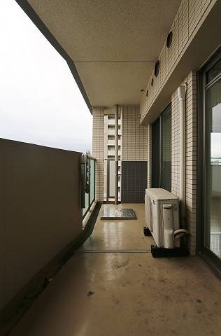 バルコニー　天気のいい日はこちらで洗濯物を干せます