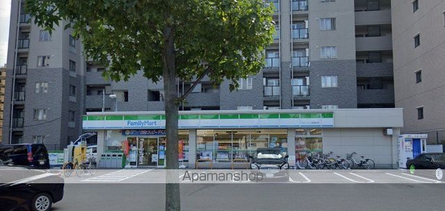 コンビニ　ファミリーマート（コンビニ）まで1309m