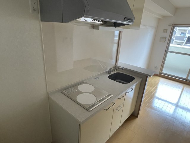 キッチン　コンパクトなキッチンで掃除もラクラク