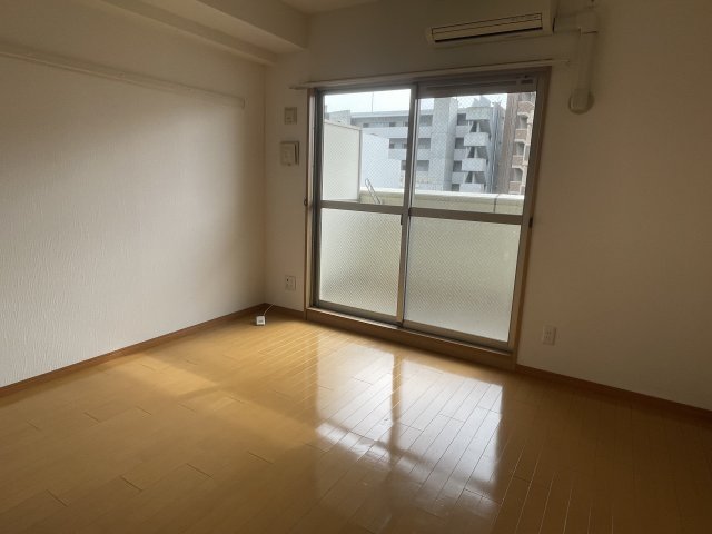 その他部屋・スペース　開放的な寝室です