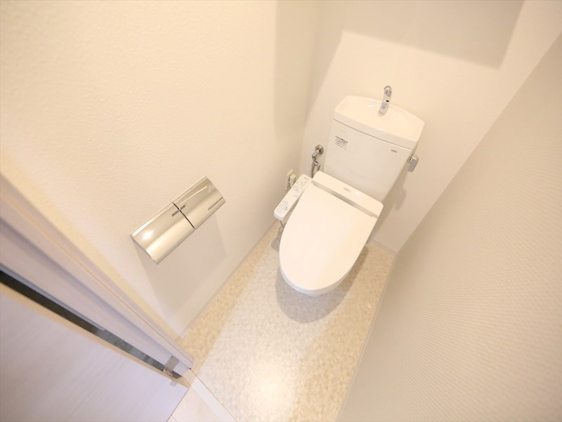 トイレ　温水洗浄暖房便座付トイレ