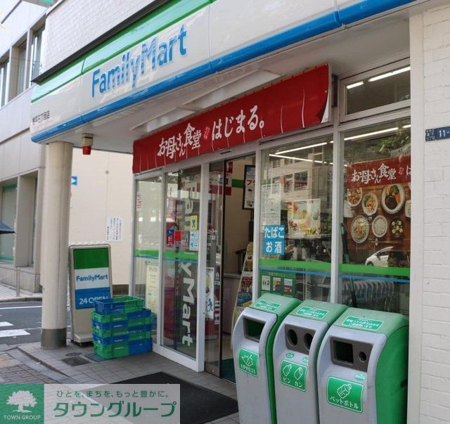コンビニ　ファミリーマート（コンビニ）まで740m