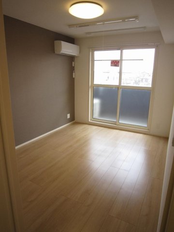 居室・リビング　洋室（エアコン、室内物干し、照明）