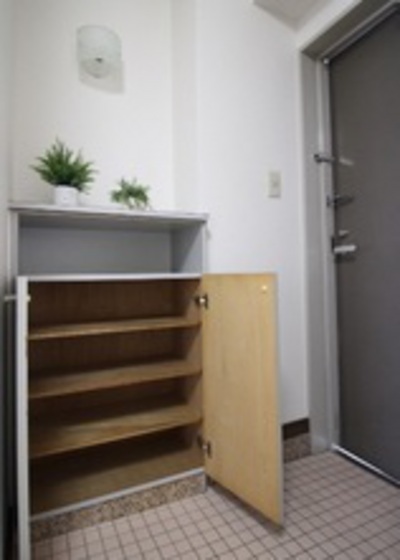 玄関　同タイプの別部屋です