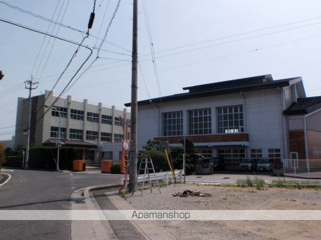 小学校　丸亀市立飯野小学校（小学校）まで650m