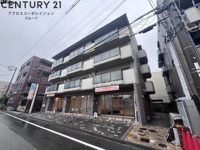 建物外観　オートロックで外部の人間が簡単に出入りできないため安心です。