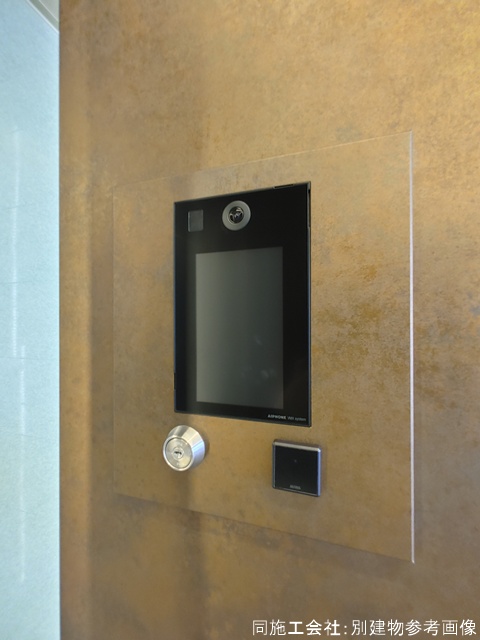 エントランス　重厚感のある建物デザイン♪