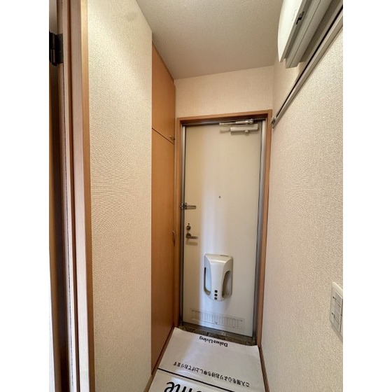 玄関　※同仕様、別の部屋の写真です