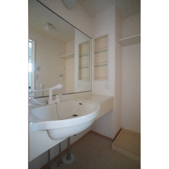 洗面設備　※同仕様、別の部屋の写真です