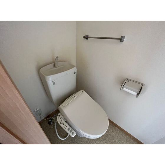 トイレ　※同仕様、別の部屋の写真です