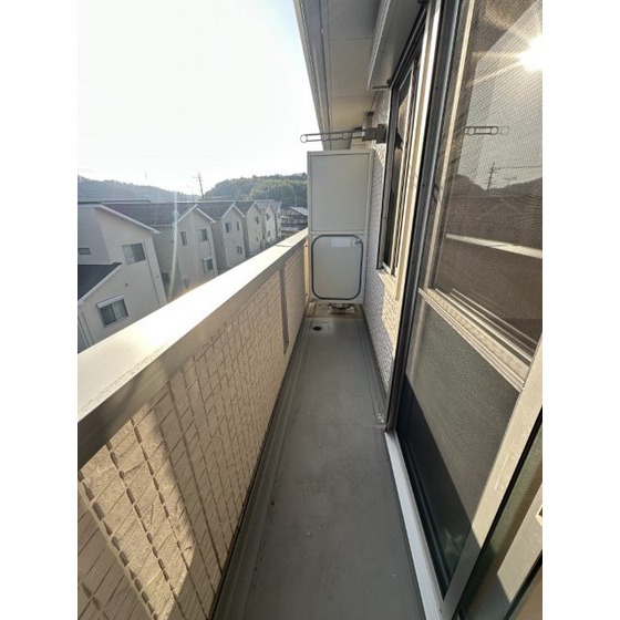 バルコニー　※同仕様、別の部屋の写真です